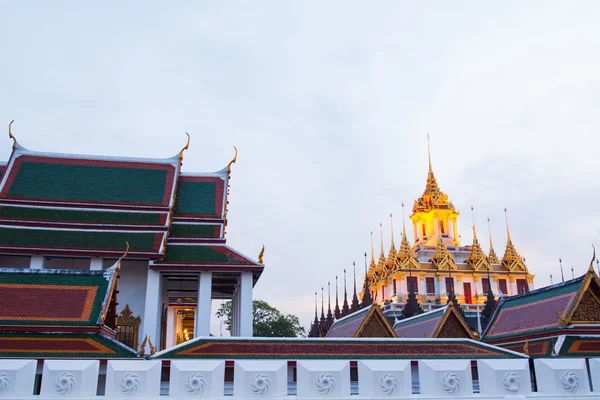 Loha Prasat en Wat Ratchanadda en Bangkok Tailandia —  Fotos de Stock