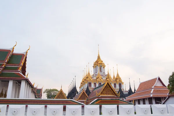 Loha Prasat op Wat Ratchanadda in Bangkok Thailand — Stockfoto