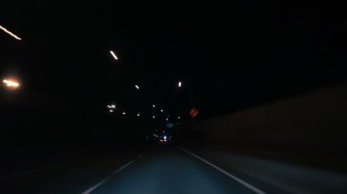 Bir tünelde Montreal otoyolda sürüş