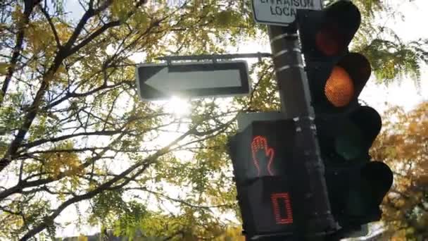 Post de luz vermelha de Montreal — Vídeo de Stock