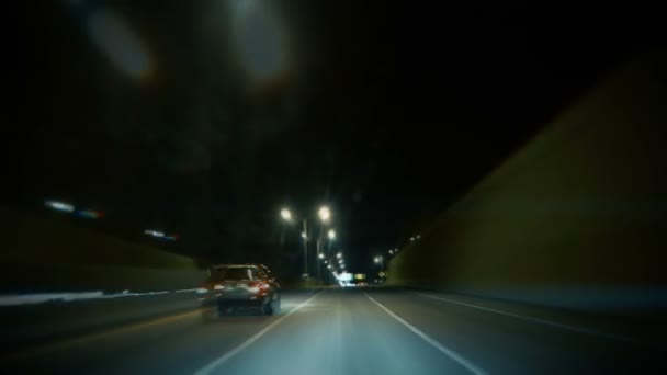 Conducción ebria, bajo influencia en el conductor nocturno — Vídeos de Stock