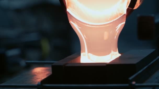 黒鉛型にガラス鋳造 — ストック動画