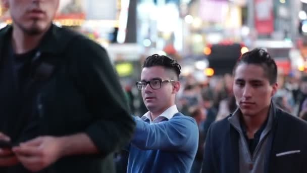 Man Talking a Selfie in Middle of Time Square at Night, New York — Stock Video