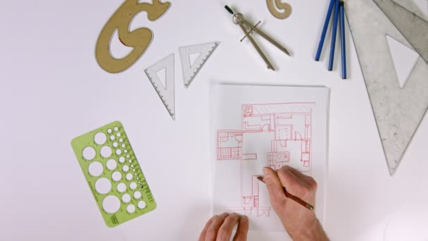 Ручной рисунок архитектурных планов в помещении — стоковое видео