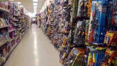 Dollarama Adaları mağazasında taşınma