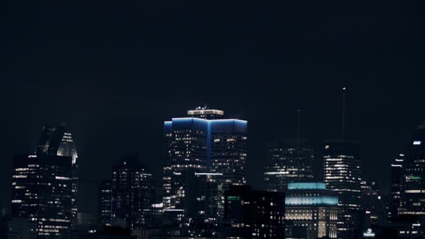 Downtown Montreal Torri Luci durante la Notte Oscura dell'Inverno — Video Stock