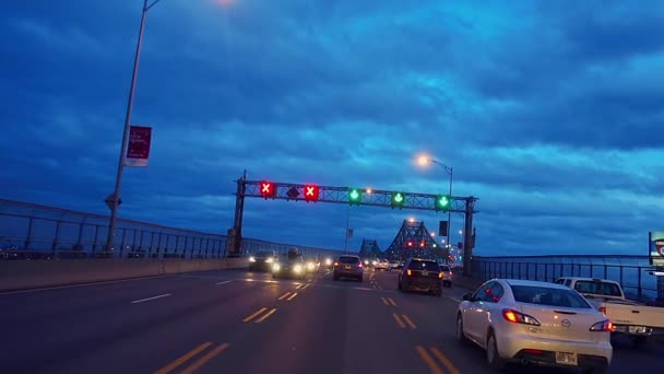 Langsom Motion Crossing of Montreal Jacques-Cartier Bridge i snestorm – Stock-video