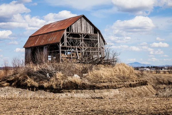 Antiguo granero abandonado —  Fotos de Stock