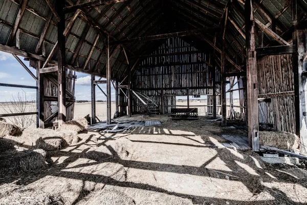 古い放棄された納屋 — ストック写真