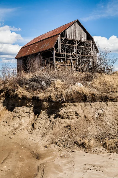 Antiguo granero abandonado — Foto de Stock