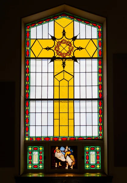 Détails en verre teinté à l'intérieur d'un Chusrch — Photo