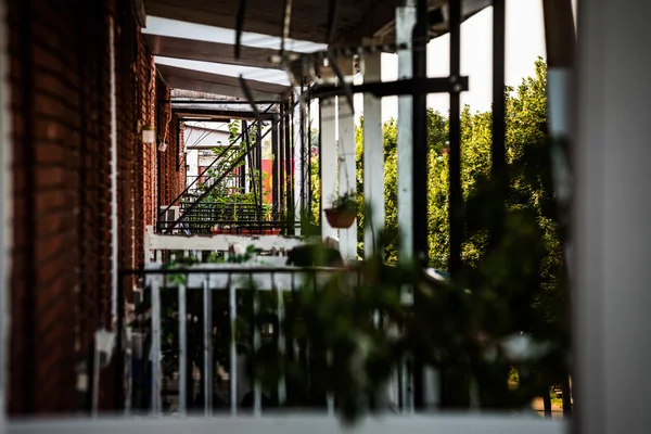 Balcone Prospettiva nella Zona Povera di Trois-Riviere — Foto Stock