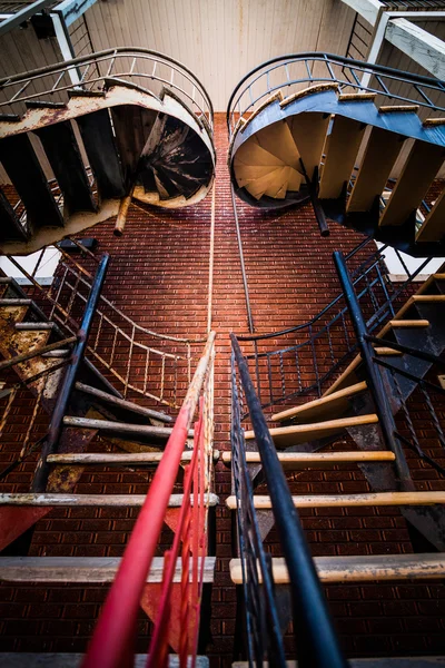 Escadarias simétricas na zona pobre de Trois-Riviere — Fotografia de Stock