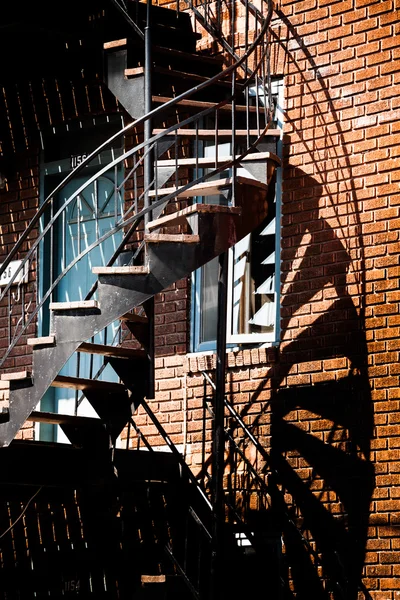 Escaleras de caracol en la zona pobre de Trois-Riviere — Foto de Stock