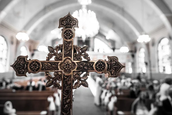 Detalj av ett kors inuti en kyrka — Stockfoto