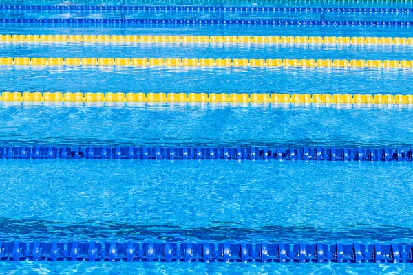 Cabos de corredor de piscina olímpica flutuante — Fotografia de Stock