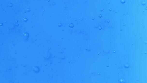 Slowmotion perfekt bubblor i vattnet flytande — Stockvideo
