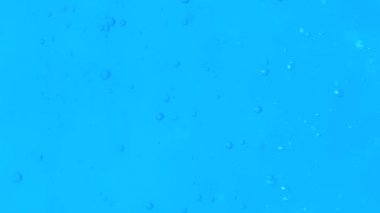 Su yüzen içinde 4 k Slowmotion mükemmel baloncuklar