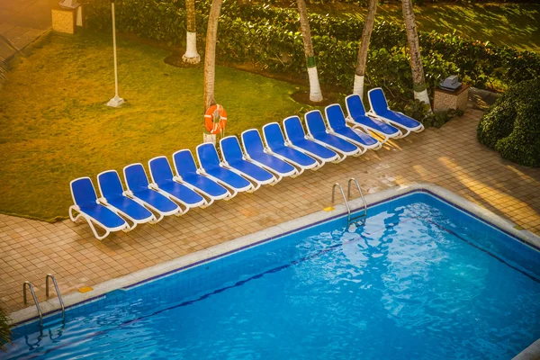 Herşey dahil Resort tipik boş havuz — Stok fotoğraf