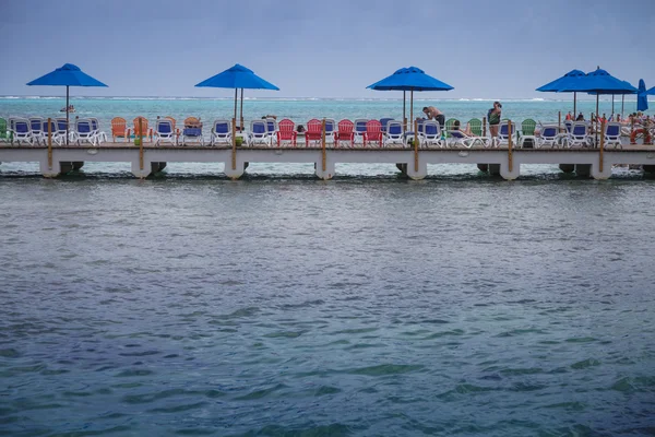 Decameron Aquarium Hotel Dock i widokiem na morze — Zdjęcie stockowe