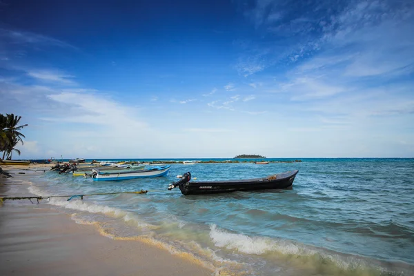 Nézd meg a strandon a San Andres sziget, Kolumbia — Stock Fotó