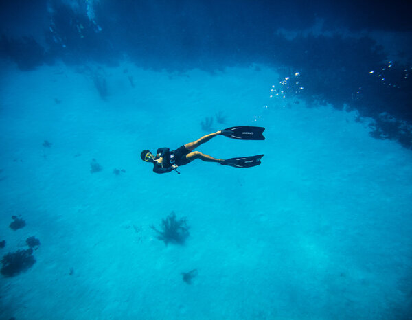 Freediver doing the tumbs up sign in San Andres Colombia
