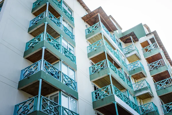 Tall Apartment Building in San Andres Island, Colombia — Stock Photo, Image