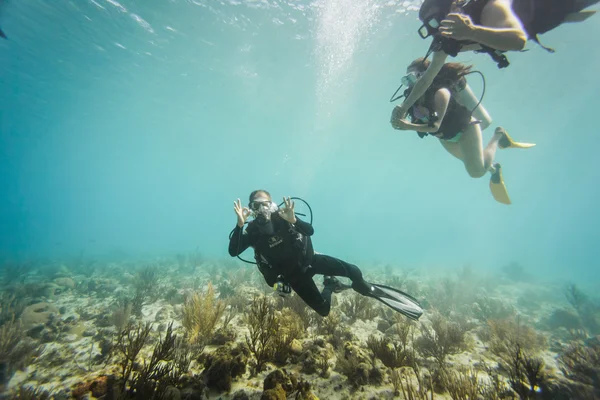 Scubadiver doing the okay sign underwater at San Andres Island, — Stock Photo, Image