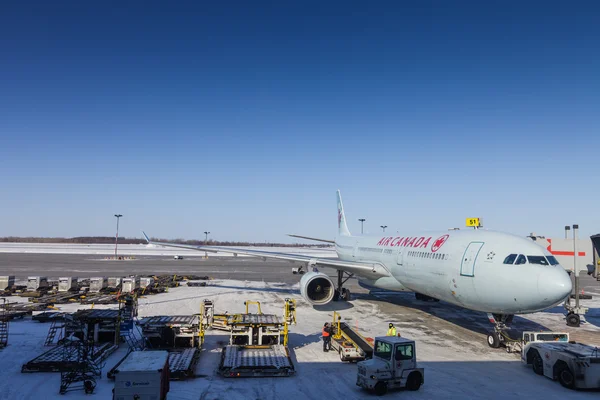 Pohled na Air Canada letadlo téměř připraven ke startu — Stock fotografie