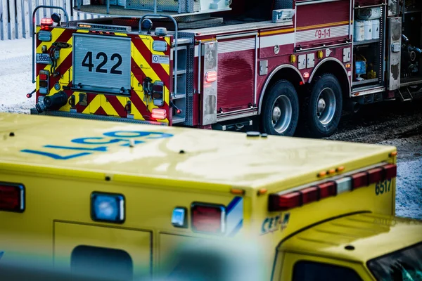 Accident de voiture causé par une mauvaise signalisation à l'intersection de Long — Photo