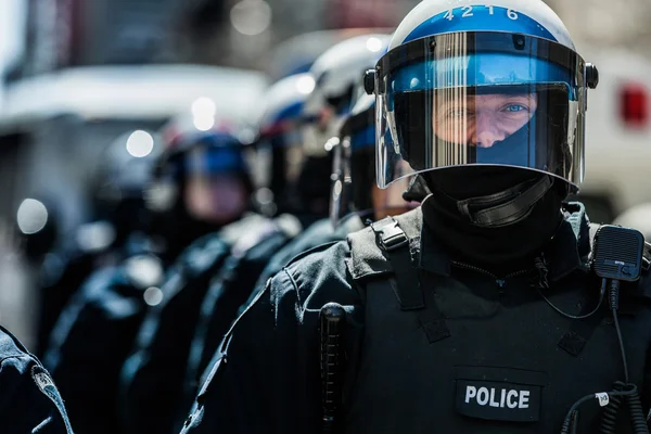 Closeup de policiais retratos prontos em caso de problema — Fotografia de Stock