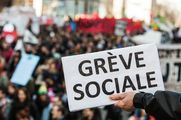Someone Holding a Sigh Saying "Greve Sociale" (French) with Blu — Stock Photo, Image