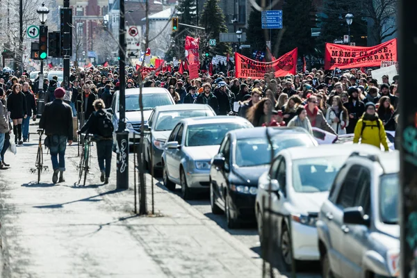 Demonstranten übernehmen die Kontrolle über die Straßen — Stockfoto