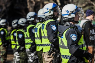  Polis closeup dişli ve koruması