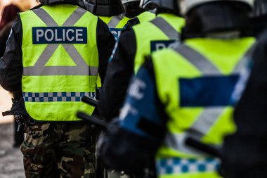  Polis closeup dişli ve koruması