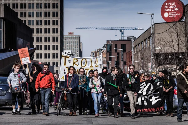 View of the First line of Protesters walking in the Street — Stock Photo, Image