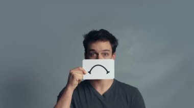 UHD duygularını gösterilen adam