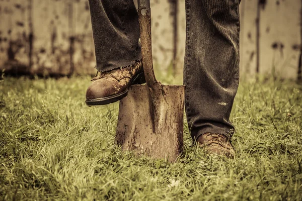 Details of feet and Shovel — Stock Photo, Image