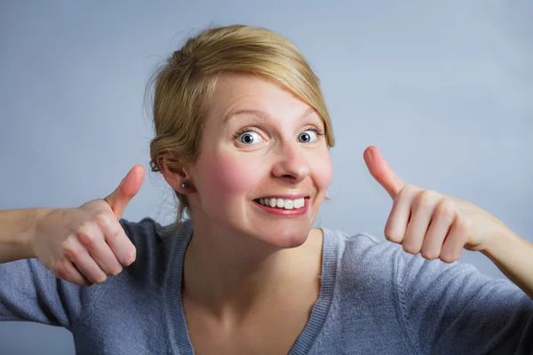 Gelukkig en tevreden vrouw — Stockfoto