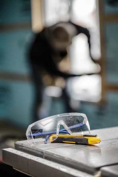 Schutzbrille und Gebrauchsmesser — Stockfoto