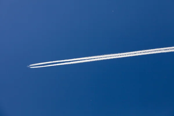 Chemtrail or Vapor trail — Stock Photo, Image