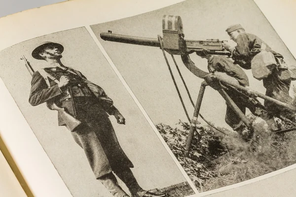 Armeefoto von Soldaten und Ausrüstung — Stockfoto