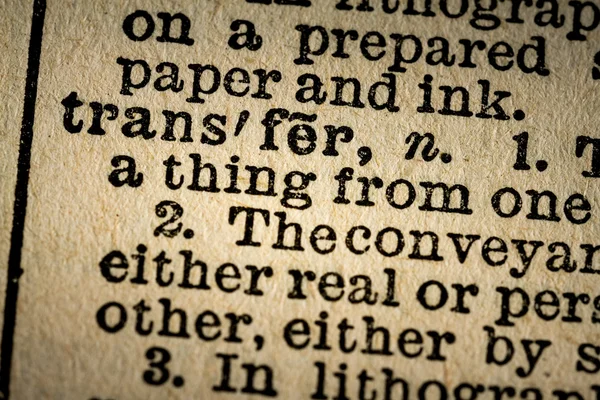 Крупный план слова TRANSFER и его определение — стоковое фото