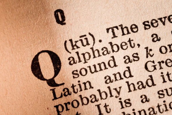 Close-up of a Q, the 17th Letter of the Latin Alphabet — 스톡 사진