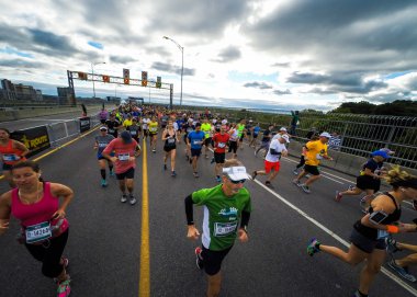Maraton de Montreal bir koşucu görünümünden.