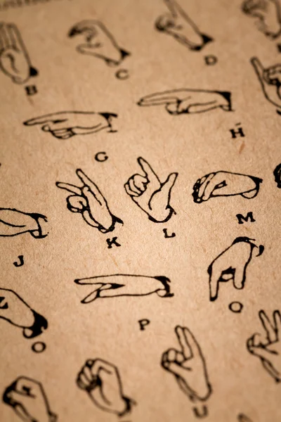 Gros plan d'un dictionnaire ouvert montrant la langue des signes — Photo