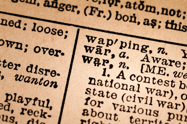 Close-up of an Opened Dictionary showing the Word WAR — Stockfoto