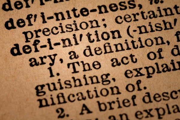 Close-up de um Dicionário Aberto mostrando a Palavra DEFINIÇÃO — Fotografia de Stock
