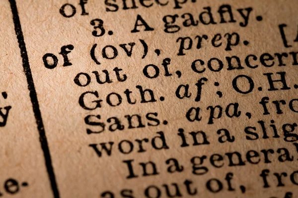 Gros plan d'un dictionnaire ouvert montrant la Parole de Dieu — Photo