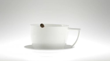 180fps süper ağır çekim kahve tohum içine düşen beyaz Kupası